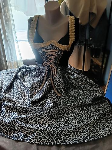 Haljine: Haljina s leopard printom i korset vezivanjem - Model: midi haljina — 5