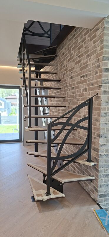 Деревянные лестницы: Деревянная лестница Для дома, Гарантия, Вид дерева: Сосна, Стиль: Классический — 17