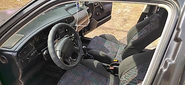 Унаа сатуу: Volkswagen Vento: 1994 г., 1.8 л, Кол менен иштөөчү, Бензин, Седан — 2