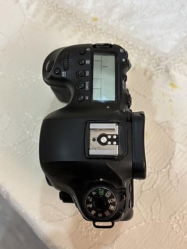 Fotokameralar: Xüsusiyyətləri Sensor: 26.2 MP tam-kadr CMOS. İşləyici “effective” — 6
