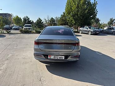 BYD: BYD Qin: 2022 г., Гибрид, Седан — 7