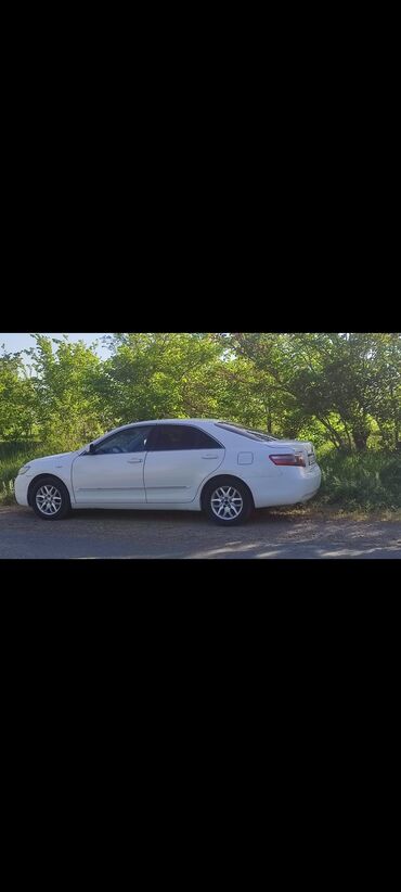 киа к5 зеркало: Белый седан Toyota Camry — это практичный и надежный автомобиль