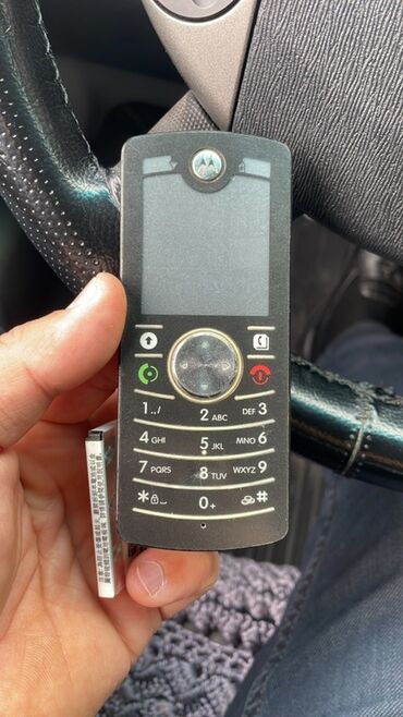 40 düymə telefon: Motorola Edge, rəng - Qara, Düyməli