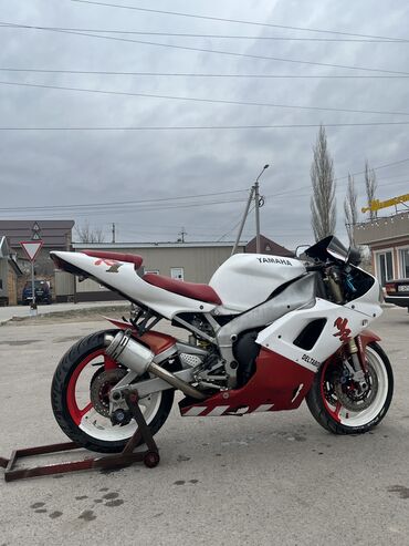 Yamaha: Yamaha r1 2001 года Цвет: вкрасно-белый Объем 1000 куб (литровый) На