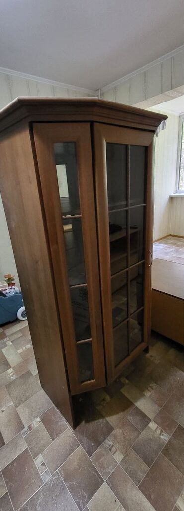 шкаф для дома и офиса: Угловая витрина + тумба под ТВ / сервиз Продаю мебель в хорошем