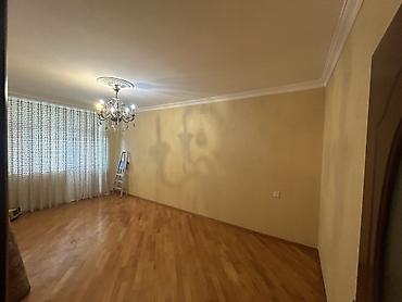 Yeni tikili: 4 otaqlı mənzil – klassik interyer - Geniş salon: parket döşəmə — 12