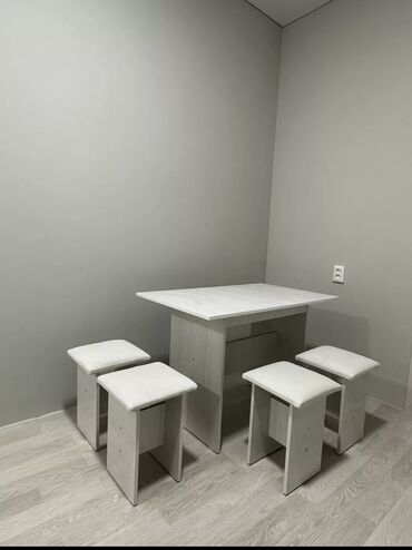 кухонный стол стуля: Кухонный Стол, цвет - Белый, Б/у