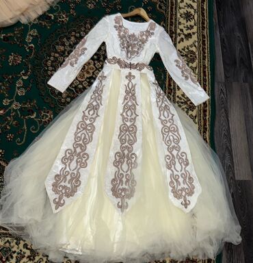 свадебные национальные платья: Национальная КР платьяна кыз узатуу очень классно подойдет.Оочень в