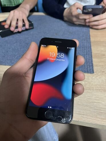 redmi 8 islenmis: IPhone 8, 32 GB, Qara, Qırıq