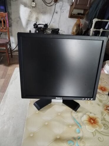 Monitorlar: 45-50 azn seliqelidir çoxx az istifade olunub ideal veziyyetdedir