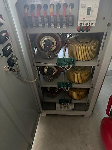 Стабилизаторы напряжения: Автоматический стабилизатор напряжения M.I.R.cyz DVR45-10KVA — 13