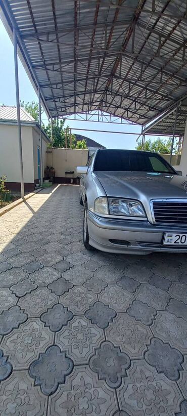 mersedes maşını: Mercedes-Benz 240: 2.4 l | 1999 il Sedan