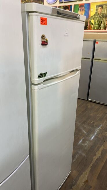 Soyuducular: Indesit ikiqat qapılı soyuducu - Üstdə ayrıca dondurucu bölməsi -