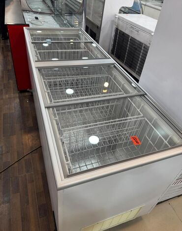 Paltaryuyan maşınlar: Ticarət üçün şüşə sürgülü qapaqlı dondurucu vitrin - Üç bölməli