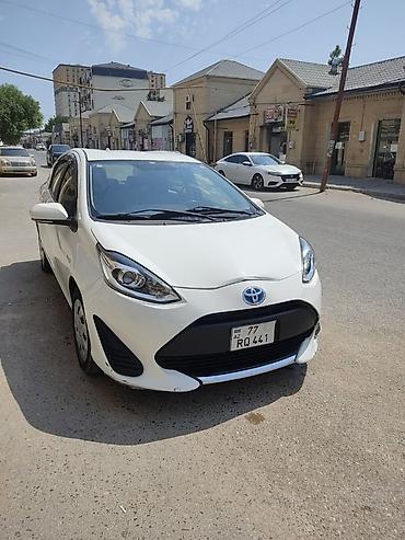 Toyota: Toyota Aqua hibrid hetçbek - Rəng: ağ - Korpus: 5 qapılı hetçbek — 1