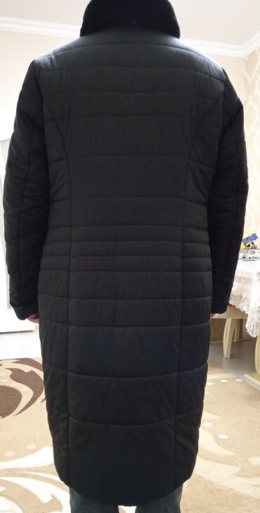 Paltolar: Qadınlar üçün qara rəngli qış paltosu - Uzun model, dizə qədər - — 3