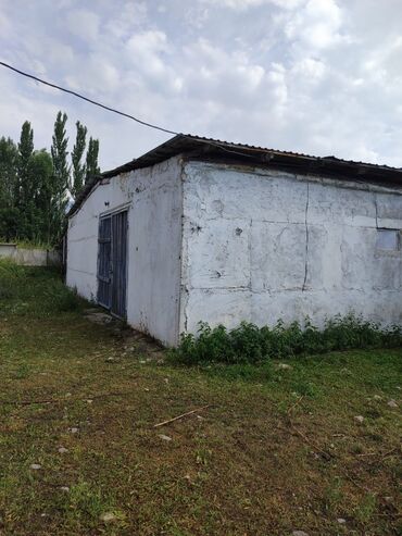 Другая коммерческая недвижимость: Продаётся земельный участок 30 соток. На территории имеется здания 500 — 9