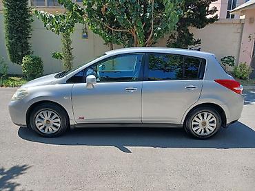 nissan note mini: Nissan Tiida hatchback, gümüşü rəng. - Kuzov: 5 qapılı hatchback — 4