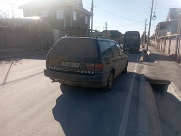 автомобили ош: Volkswagen Passat: 1991 г., 1.8 л, Механика, Бензин