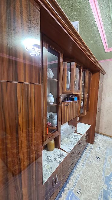 кухонный остров купить: Секция-стенка для гостиной из ЛДСП с текстурой тёмного дерева. - — 1