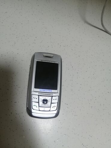 s22: Samsung Galaxy S22, Düyməli