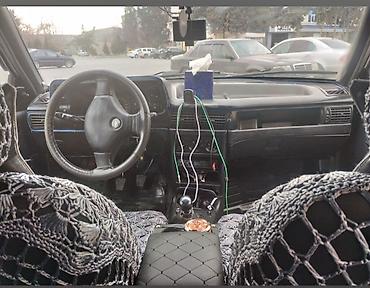 Daewoo: Daewoo Nexia sedan - Kuzov: 4 qapılı sedan, ağ rəng, qara bamper və — 10