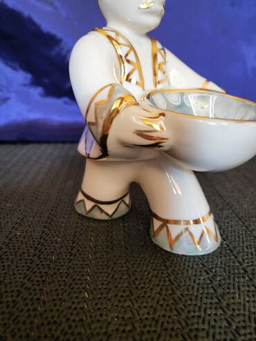 Figure: Figura,ili drzac nov za jaje cuvarkucu,Zajecar porcelan,rucno — 2
