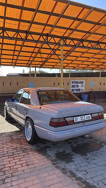 багажник е34: Mercedes-Benz W124: 1988 г., Механика, Седан — 9