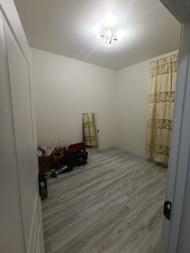 Həyət evləri və villaların satışı: Satılır: Milli Aviasiya Akademiyasının rektoru arxası Məscidin yanı — 12