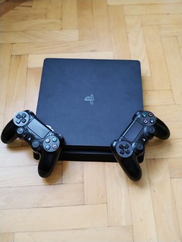 playstation 4 aliram: İdeal vəziyyətdəsi.1TB yaddaş.2 orginal pult