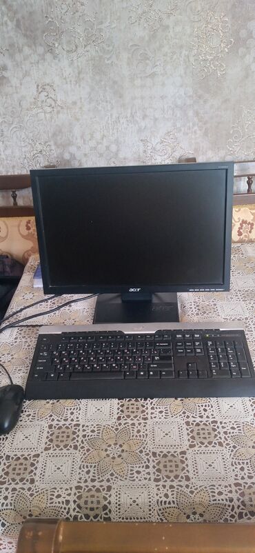 uşaq planşetləri: Acer monitoru, Krauler sistem bloku, klaviatura və siçandan ibarət