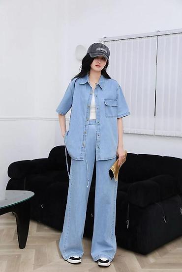 Костюмы с юбкой: Джинсовые комплекты для женщин Варианты: - Юбочный костюм из денима — 8