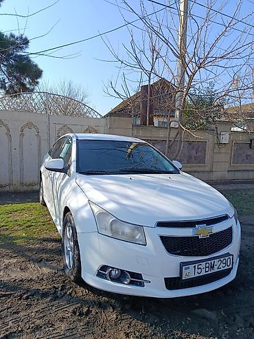 аз авто: Chevrolet Cruze, ağ rəng, sedan gövdə. Texniki xüsusiyyətlər və — 1