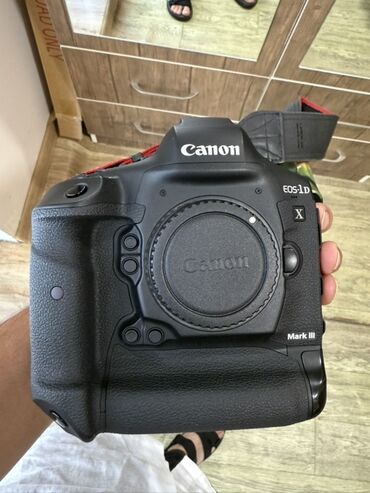 Фотоаппараты: Canon EOS-1D X Mark III professional DSLR gövdə. - Tam kadr