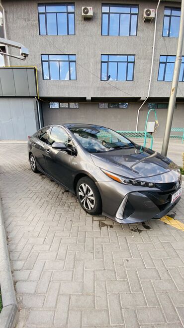 прайм: Toyota Prius: 2017 г., 1.8 л, Вариатор, Гибрид, Хетчбек