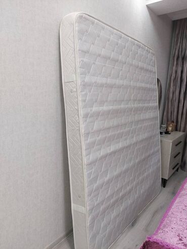 Matraslar: Matras seliqeli işlenib,her bir problemi yoxdur.Isteyen olsa elaqe