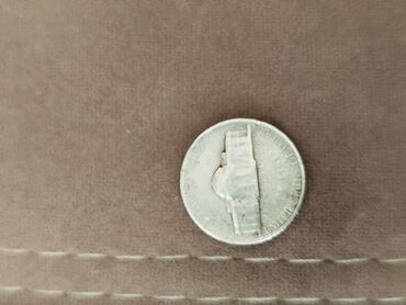 10 сом монета: Набор из двух монет: 1) США, 5 центов (нивел), 1964 год. - Серия