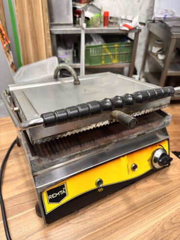 Ventilyatorlar: Az istifadə olunub obyekt bağlandlğı üçün satılır. 
(Yerindən götürmə)