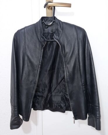 krzno za jakne: Ženska jakna od eko kože u crnoj boji, veličina S. Stanje kao na