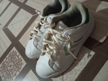 Кроссовки и спортивная обувь: Размер: 39.5, цвет - Белый, Б/у