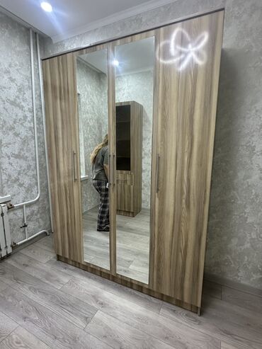 шкафа с зеркалом: Уктоочу бөлмө гарнитуру, Колдонулган, Шкаф, Кыргызстан, ДСП, Өзү алып кетүү