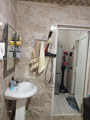 Otaqların satışı: Satılır: zövqlə təmir olunmuş mənzil interyeri - Geniş qonaq otağı — 10