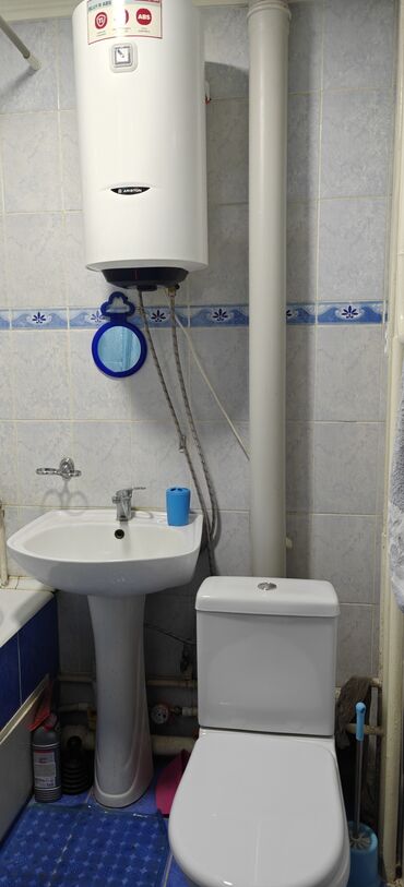 продаю квартиру гостиного типа: 2 бөлмө, 44 кв. м, 104-серия, 3 кабат, Евроремонт