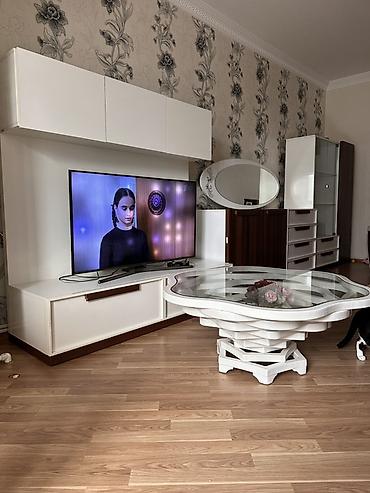 dekor vitrin: Qonaq otağı üçün mebel dəsti Tərkibi: - TV stendi: aşağı bölmə (geniş — 2