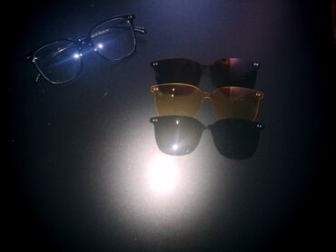 Naočare: Naočare za vidi, uz dodatke za sunce. Bez dioptrije