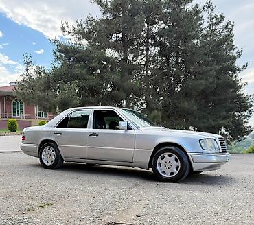Mercedes-Benz: Mercedes-Benz E 200: 2 l | 1994 il Sedan — 19