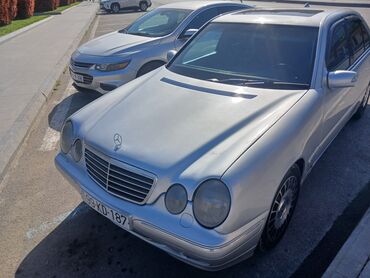 Mercedes-Benz: Mercedes-Benz 220: 2.2 l | 2000 il Sedan — 9