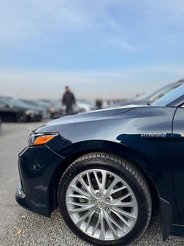 Toyota: Toyota Camry: 2021 г., 2.5 л, Автомат, Гибрид, Седан — 4