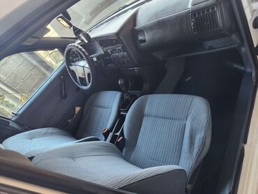 Volkswagen: Volkswagen Passat: 1990 г., 1.8 л, Механика, Бензин, Седан — 12