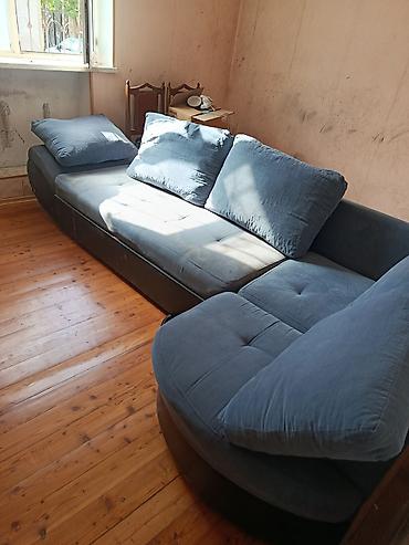 kunc diva: Mavi rəngli yumşaq parçadan hazırlanmış künc tipli divan. - Modul — 1